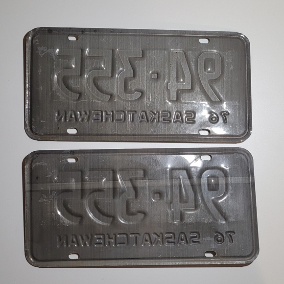 Original set 1976 Saskatchewan Licence Plate - Picture 3 of 4